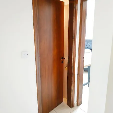 Flatmate Проживание в семье Никосия